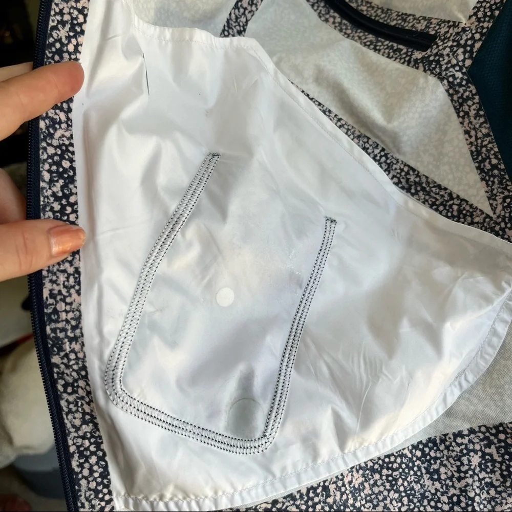 Lululemon Runaway Jacket - Picture 13 of 15